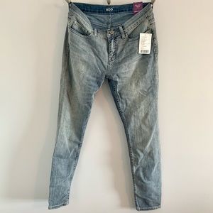 NWT - BDG Lightwash Jeans - Size 28
